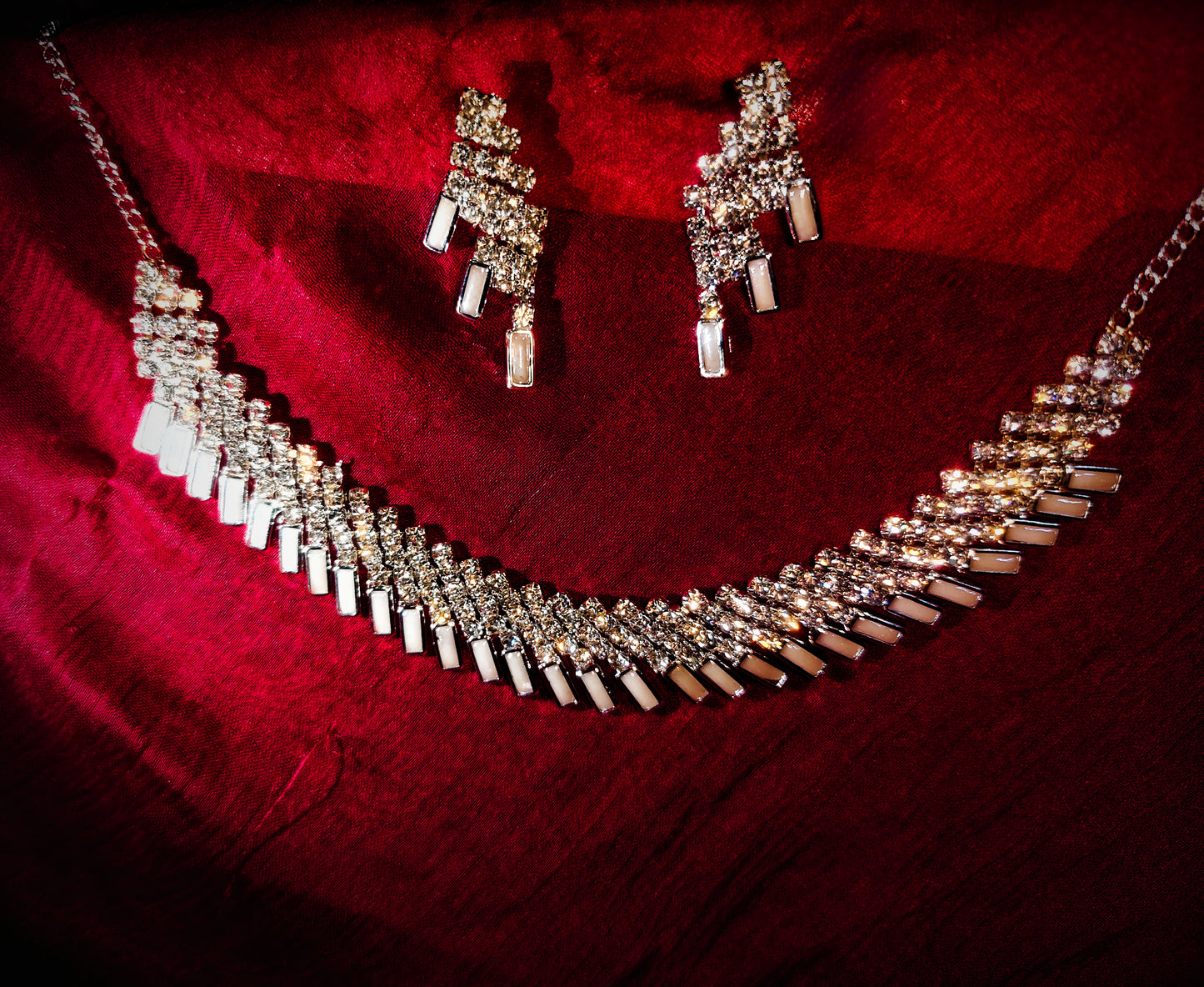 Modern silver necklace