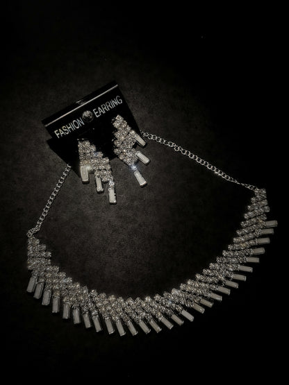 Modern silver necklace